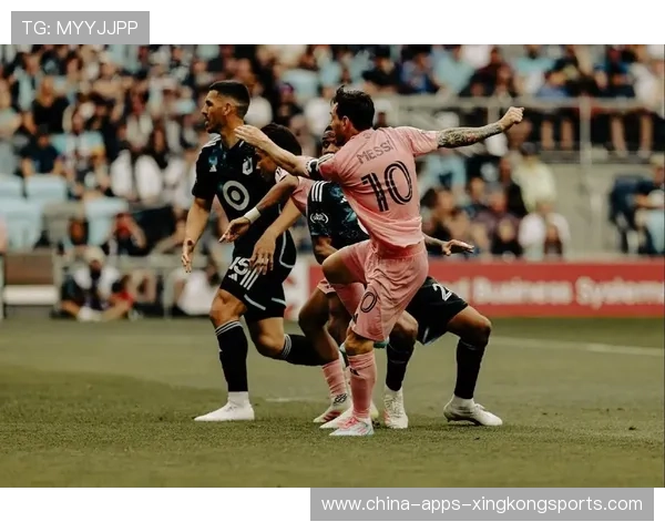 迈阿密国际角球二次进攻，梅西远射得手